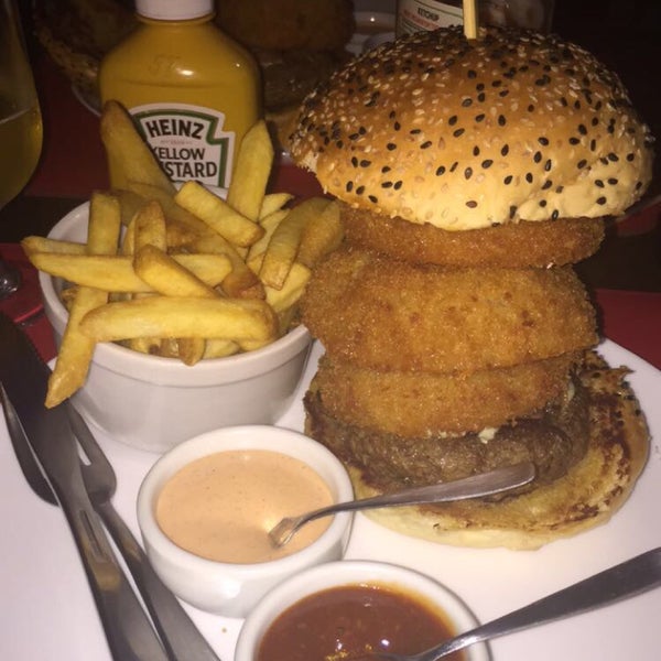 Foto diambil di Meatpacking NY Prime Burgers oleh Flávio Junior B. pada 6/9/2015