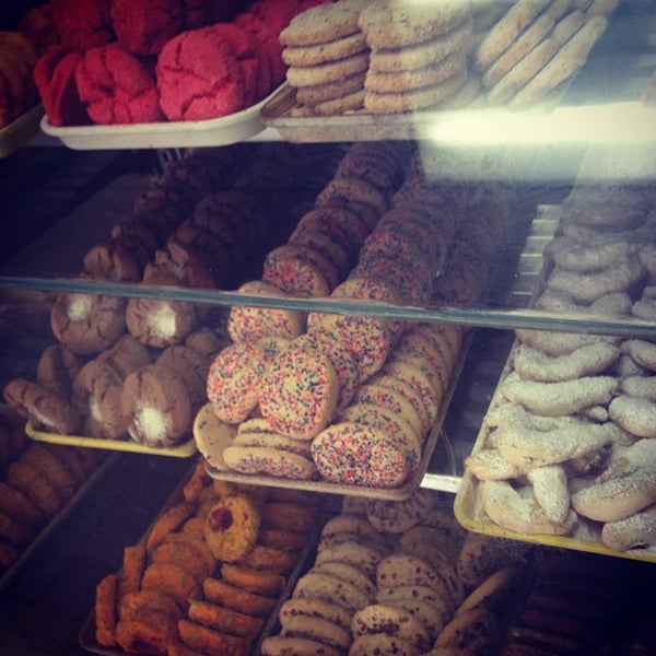 1/13/2013 tarihinde Jane J.ziyaretçi tarafından La Mexicana Bakery'de çekilen fotoğraf