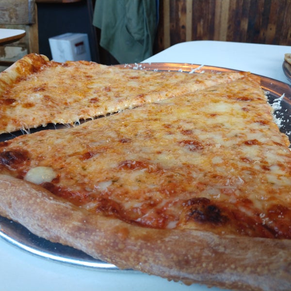 1/1/2019 tarihinde Lauren R.ziyaretçi tarafından Pizza Brain'de çekilen fotoğraf