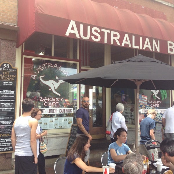 Foto scattata a Australian Bakery Cafe da Max W. il 6/28/2014