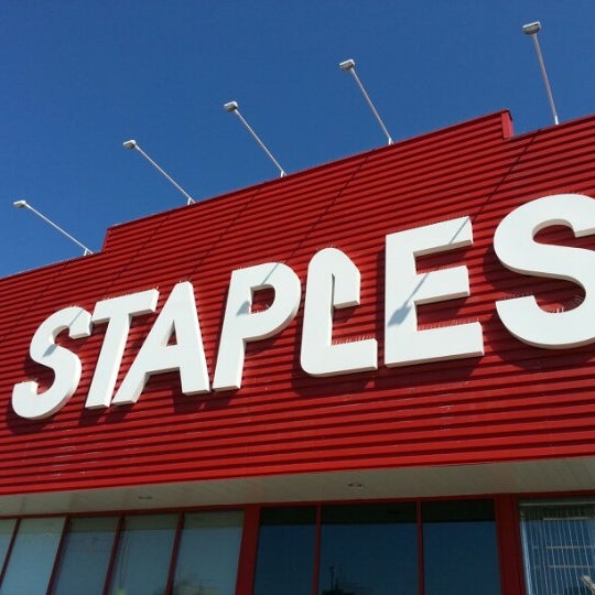 Staples Oshawa (Artık Kapalı) Oshawa'da Ofis Malzemeleri Mağazası