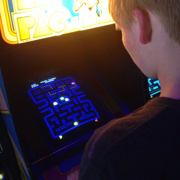 Foto tirada no(a) High Scores Arcade por Kyle K. em 1/25/2014