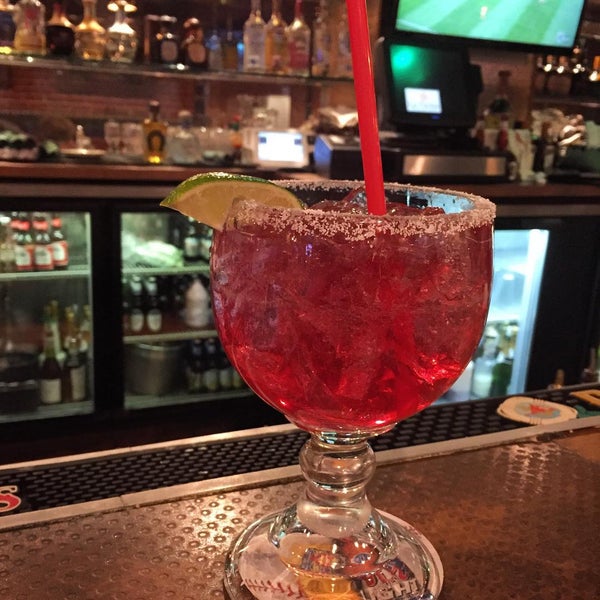 7/13/2015 tarihinde Kris V.ziyaretçi tarafından La Fiesta Mexican Cuisine &amp; Lounge'de çekilen fotoğraf