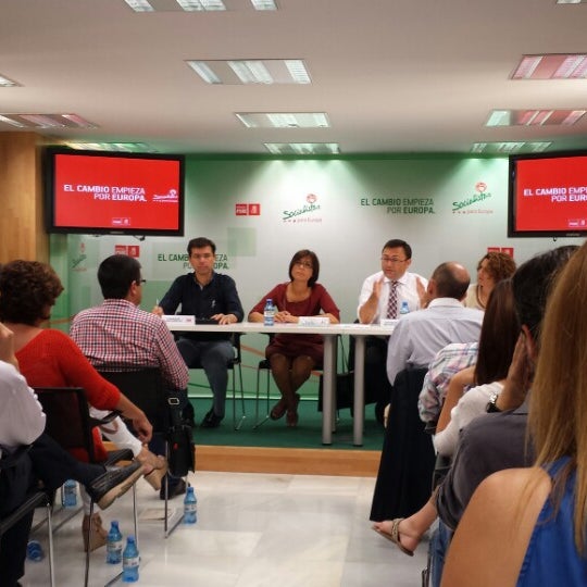 รูปภาพถ่ายที่ PSOE de Málaga โดย Manuel C. เมื่อ 5/30/2014