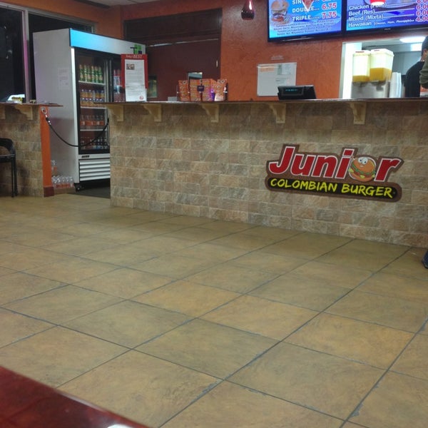 Photo taken at Junior Colombian Burger - South Trail Circle by Alex S. G. on 1/13/2013