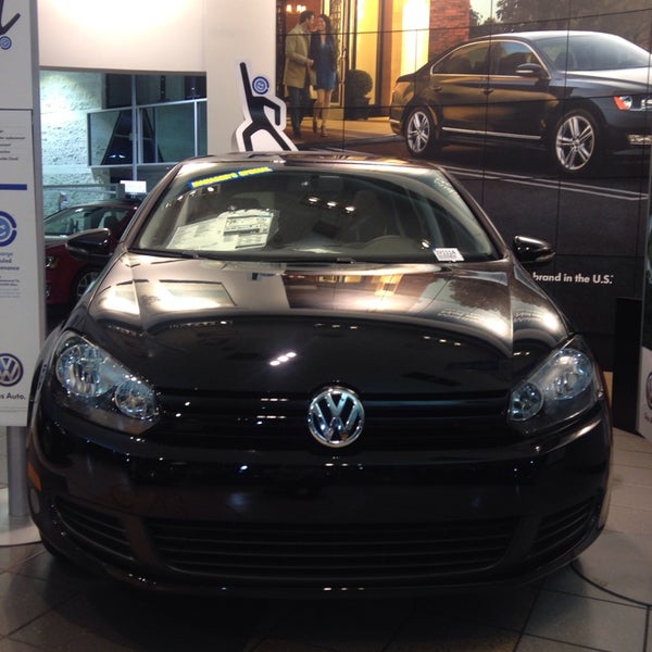 5/7/2014 tarihinde Michael T.ziyaretçi tarafından Camelback Volkswagen'de çekilen fotoğraf