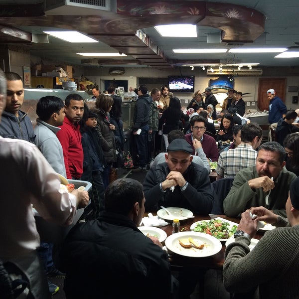 Foto diambil di Astoria Seafood oleh Leyla L. pada 3/29/2015
