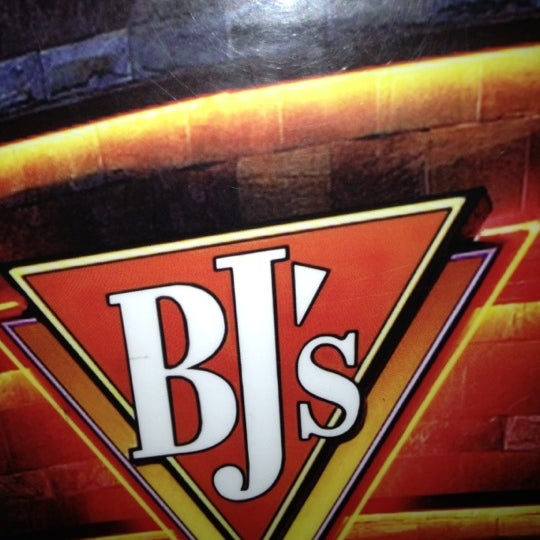 รูปภาพถ่ายที่ BJ&#39;s Restaurant &amp; Brewhouse โดย Michael S. เมื่อ 12/9/2012
