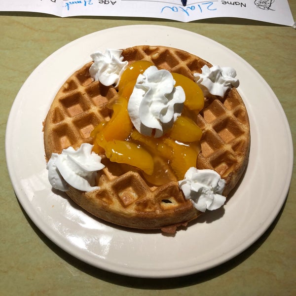 12/25/2017 tarihinde George K.ziyaretçi tarafından The Waffle Spot'de çekilen fotoğraf