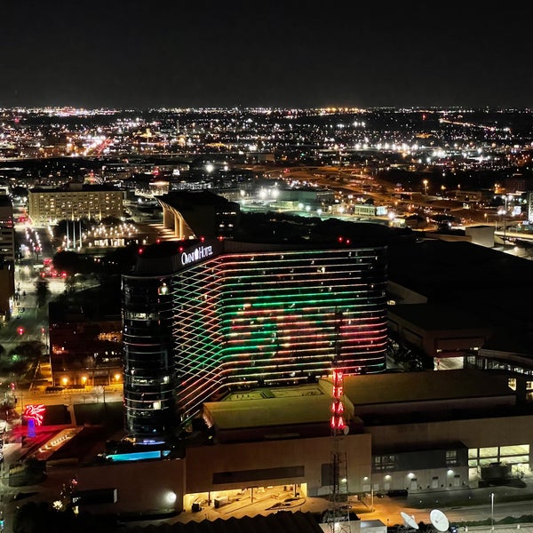 รูปภาพถ่ายที่ Reunion Tower โดย George K. เมื่อ 2/21/2022