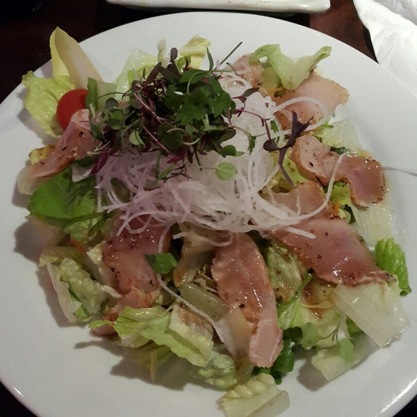 Foto diambil di Fusion Sushi oleh George K. pada 11/7/2014