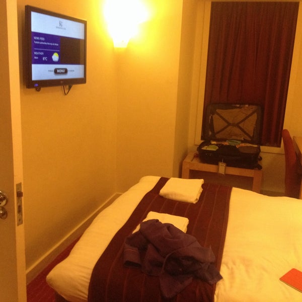 Das Foto wurde bei Holiday Inn London - Kensington von DEARISS am 1/19/2014 aufgenommen