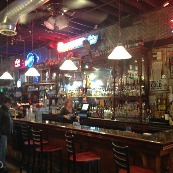 2/6/2013 tarihinde Shelleeziyaretçi tarafından Buffalo Rose Saloon'de çekilen fotoğraf