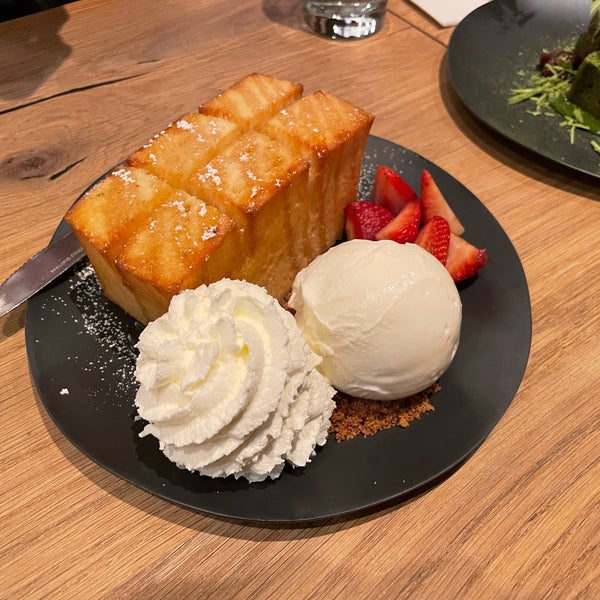 Photo taken at Spot Dessert Bar by Cat C. on 4/28/2022