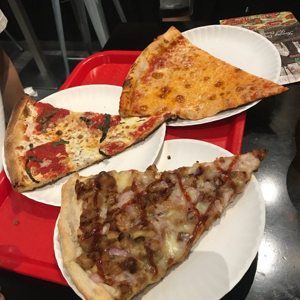 10/10/2017にCat C.がKrispy Pizzaで撮った写真