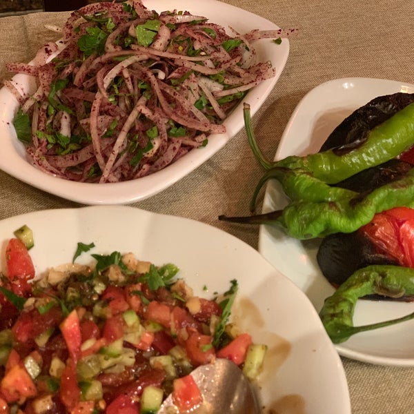 Foto diambil di Eski Babel Ocakbaşı Restaurant oleh Hamid R. G. pada 10/7/2019