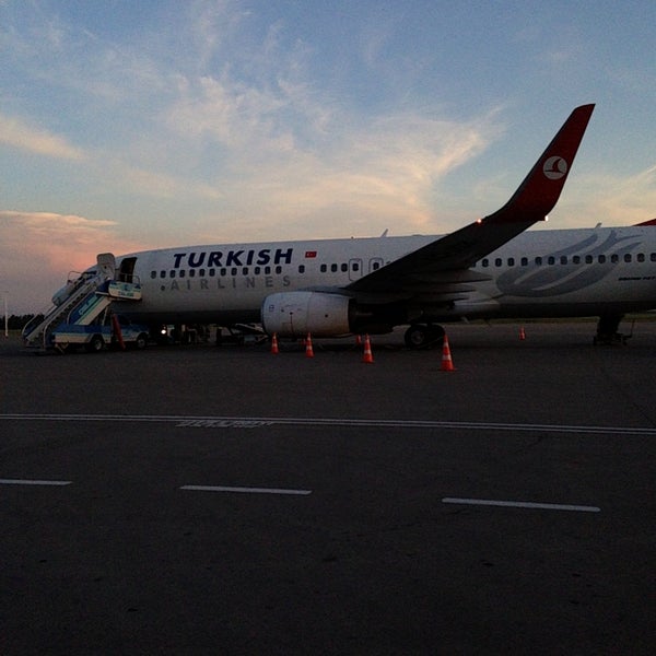 Das Foto wurde bei Flughafen Diyarbakır (DIY) von Emrah Ufuk T. am 4/30/2013 aufgenommen