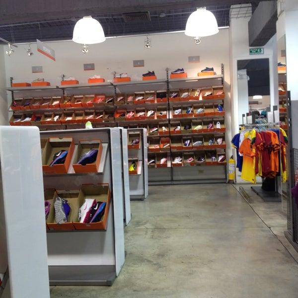Nike outlet Sporting Goods Retail in Los Cedros