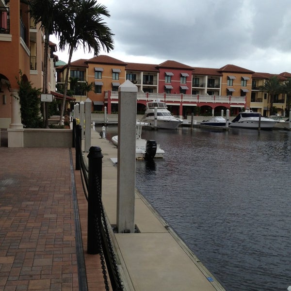 Das Foto wurde bei Naples Bay Resort and Marina von Chico B. am 8/9/2013 aufgenommen