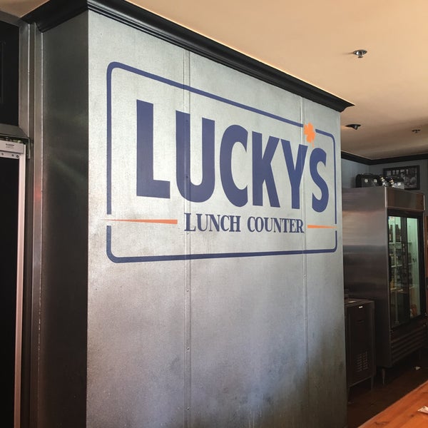 รูปภาพถ่ายที่ Lucky&#39;s Lunch Counter โดย Cameron D. เมื่อ 7/23/2017
