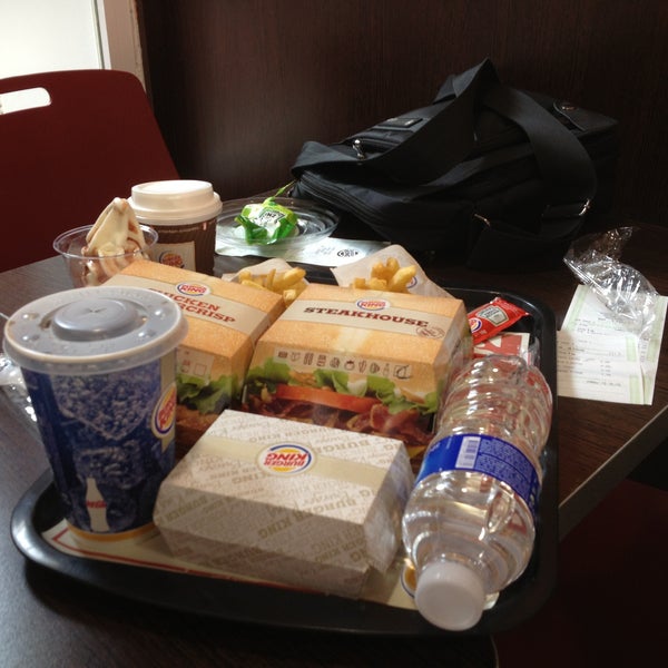 รูปภาพถ่ายที่ Burger King โดย Javier O. เมื่อ 5/4/2013