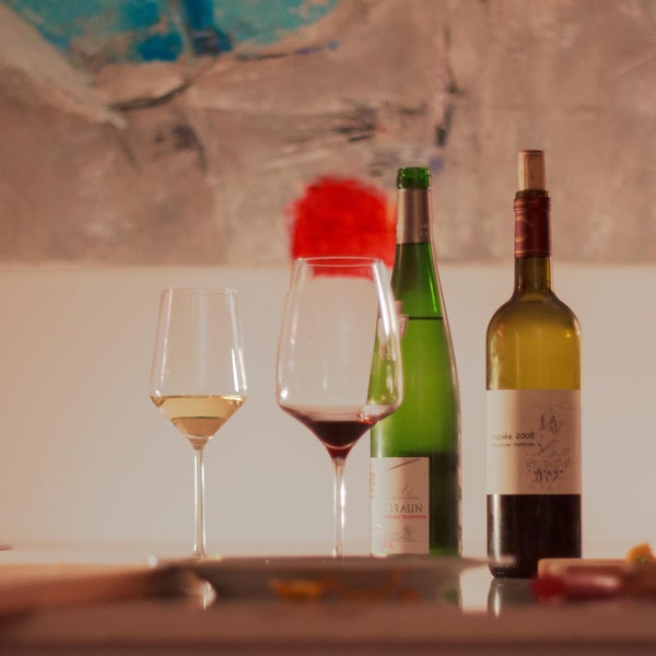 You can now buy directly at the cosy shop or order online and get your wines within an hour. CoucouWines also offers a wine tasting club and organise dinners in a modern flat in the zionskirchstrasse!