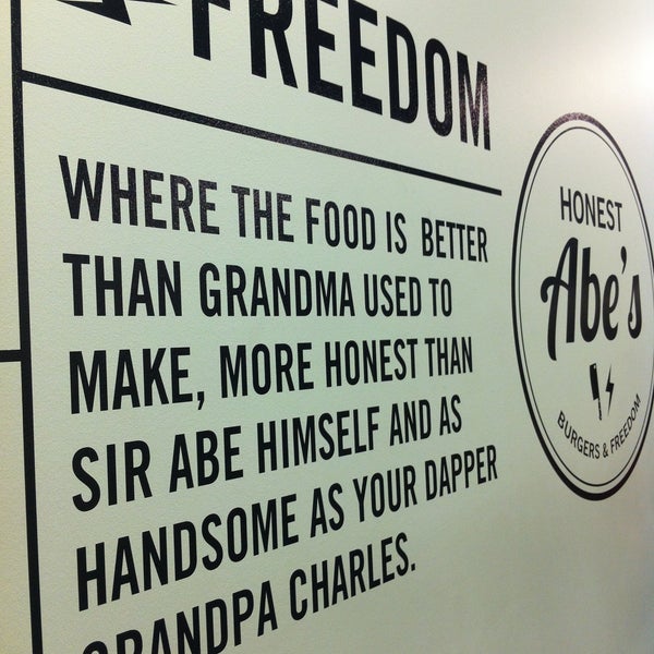 4/19/2013에 randy g.님이 Honest Abe&#39;s Burgers &amp; Freedom에서 찍은 사진