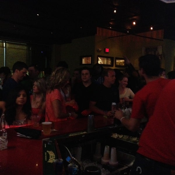 Foto tomada en A-Town Bar &amp; Grill  por Michael M. el 5/11/2013