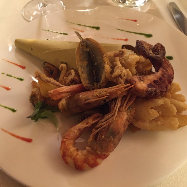 Das Foto wurde bei Officina dei Sapori Ristorante di pesce von Tinny am 2/19/2016 aufgenommen