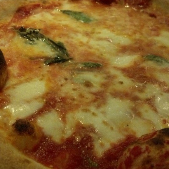 Photo taken at Menomalé Pizza Napoletana by Jennifer S. on 10/27/2012