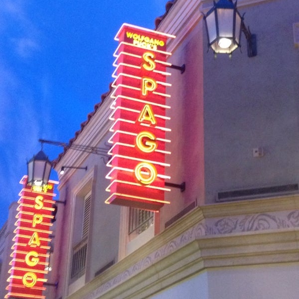 Снимок сделан в Spago Las Vegas пользователем Kathi R. 12/28/2012