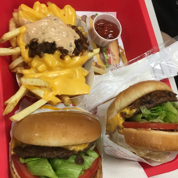 Photo taken at In-N-Out Burger by Muse4Fun on 6/10/2018