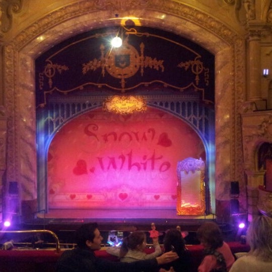 Foto tomada en Kings Theatre  por Leah M. el 12/28/2012