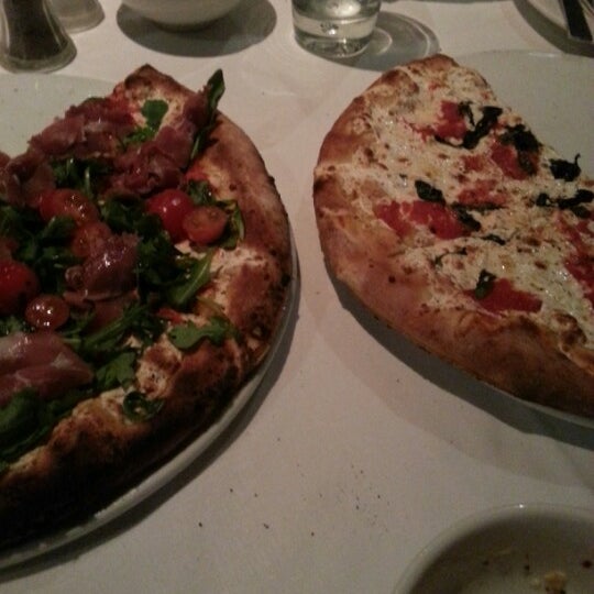 Снимок сделан в Patrizia&#39;s Pizza and Pasta пользователем Rachel B. 12/15/2012