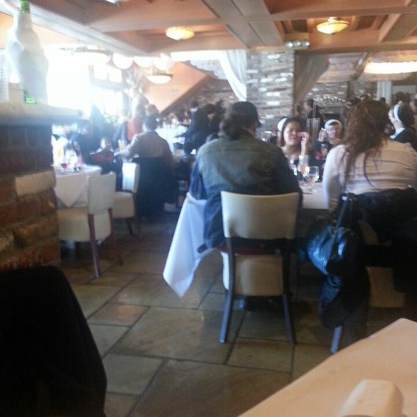 Foto diambil di 900 Park Restaurant oleh Rachel B. pada 3/10/2013