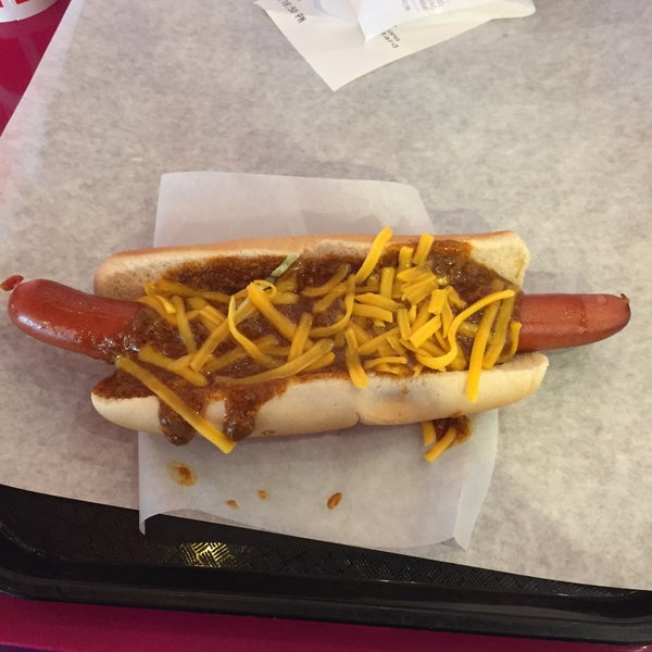 Снимок сделан в Pink&#39;s Hot Dogs пользователем Deborah M. 1/14/2017