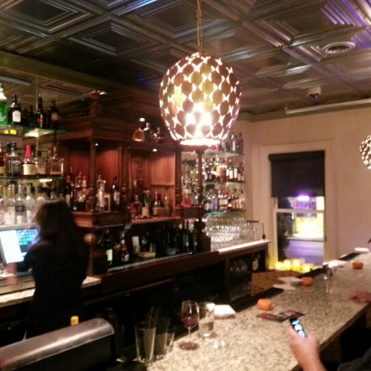 10/23/2012 tarihinde Luis R.ziyaretçi tarafından The Tin Lizzie Lounge'de çekilen fotoğraf