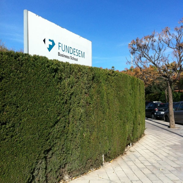 รูปภาพถ่ายที่ Fundesem Business School โดย Nuria G. เมื่อ 1/25/2013
