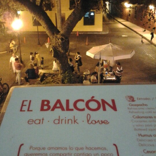 2/3/2013 tarihinde Selene E.ziyaretçi tarafından El Balcón Eat Drink Love'de çekilen fotoğraf