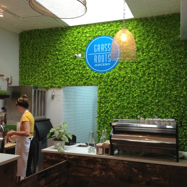 Photo taken at Grass Roots Juicery by Carmelo R. on 7/25/2013