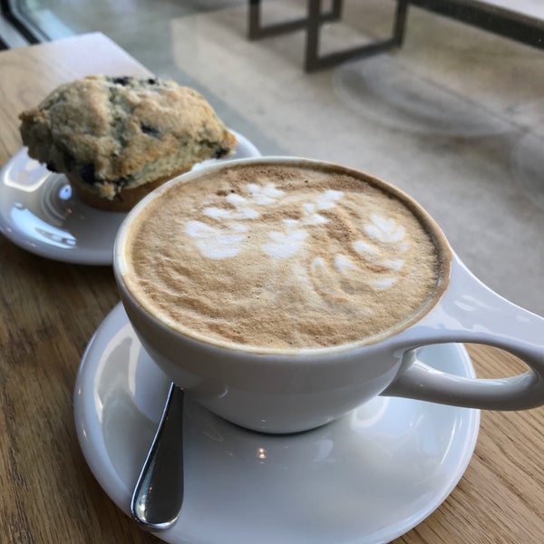 Photo prise au Coffee Shark Espresso &amp; Pints par Travis K. le7/12/2018