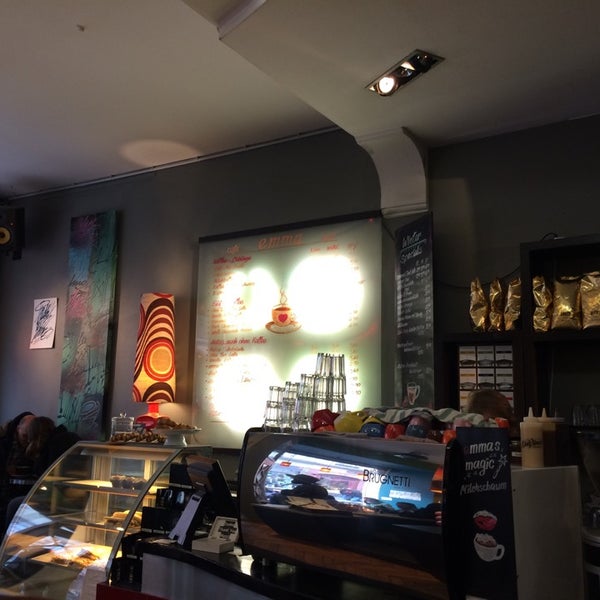 3/15/2015 tarihinde Kelvin L.ziyaretçi tarafından emma Café-Bar'de çekilen fotoğraf