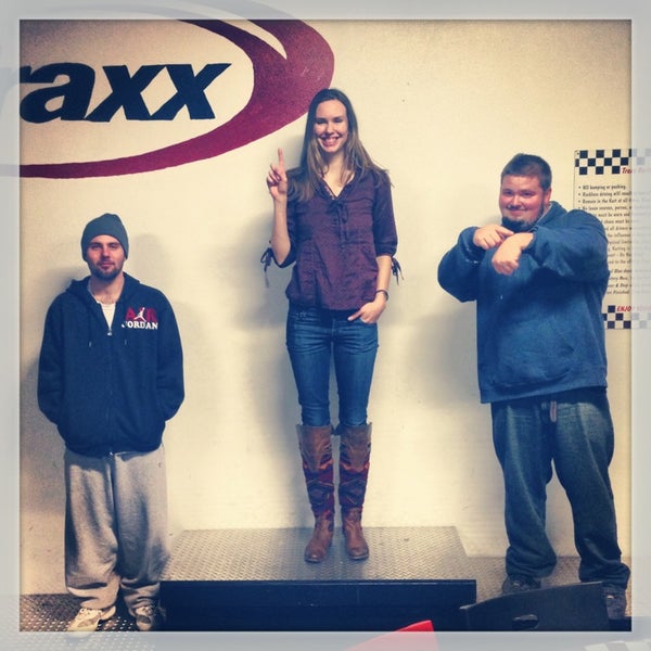 1/26/2013 tarihinde Kelsey W.ziyaretçi tarafından Traxx Indoor Raceway'de çekilen fotoğraf