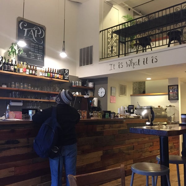 1/17/2015에 Andrew C.님이 Brewed Cafe and Pub에서 찍은 사진