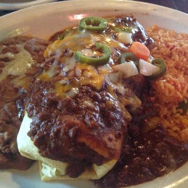 Снимок сделан в Mariano&#39;s Mexican Cuisine пользователем Jamie B. 5/3/2014