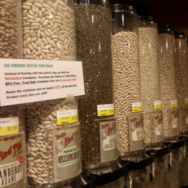 Foto diambil di Bob&#39;s Red Mill Whole Grain Store oleh Aaron J. pada 3/27/2013