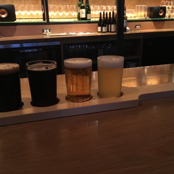 2/21/2016にHilary B.がCadet Wine &amp; Beer Barで撮った写真