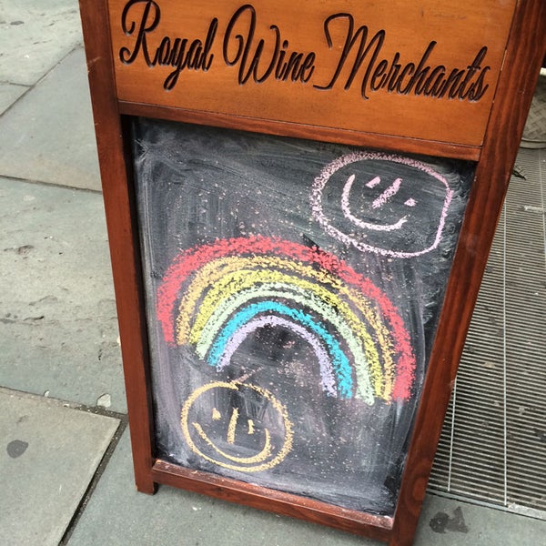 6/26/2015 tarihinde Royal Wine Merchantsziyaretçi tarafından Royal Wine Merchants'de çekilen fotoğraf