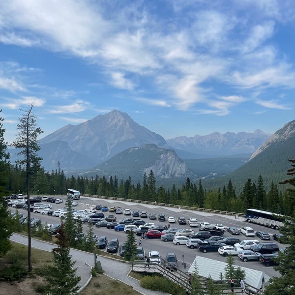 Снимок сделан в Banff Gondola пользователем Cyrus L. 8/26/2023