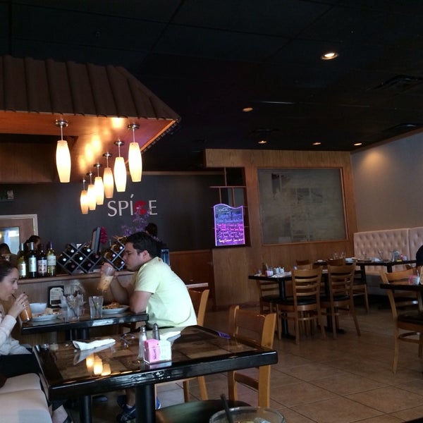Das Foto wurde bei Spice Thai Restaurant von Stephanie C. am 2/11/2014 aufgenommen